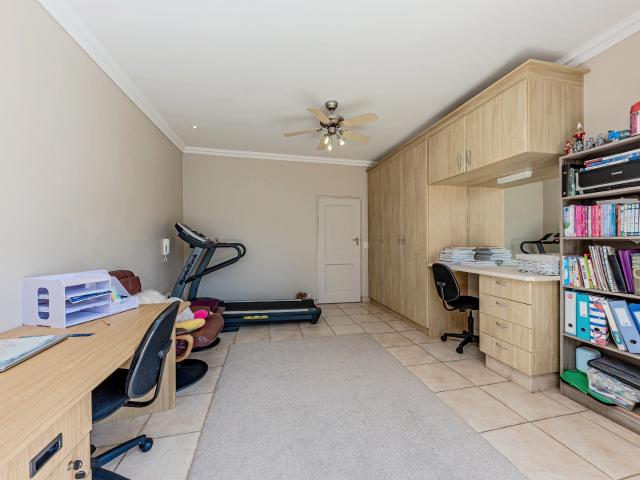 7 Bedroom House For Sale in Featherbrooke Estate