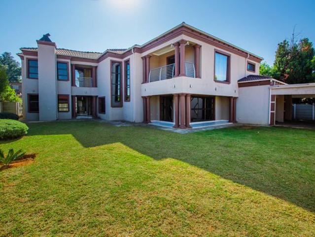 7 Bedroom House For Sale in Finsbury
