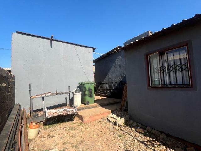 7 Bedroom House For Sale in Ivory Park