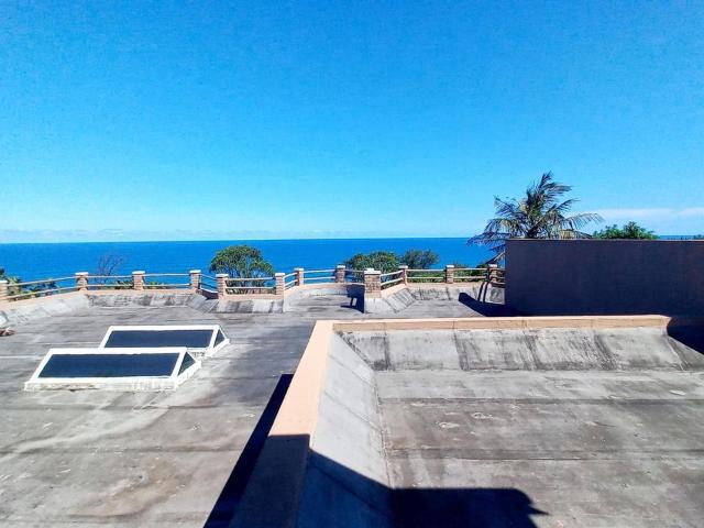 7 Bedroom house for sale in La Mercy