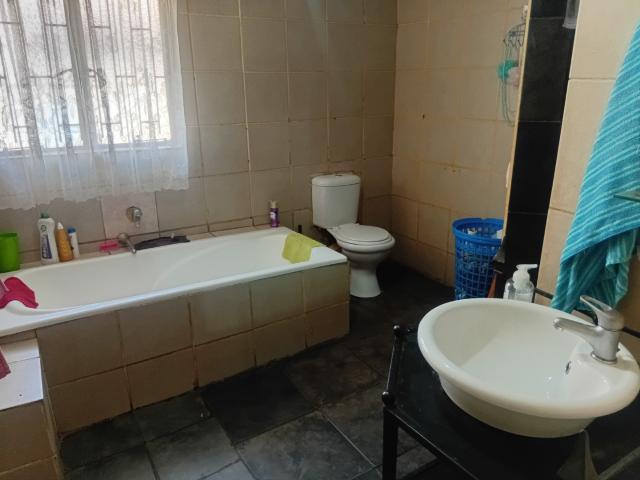 7 Bedroom House For Sale in Modimolle