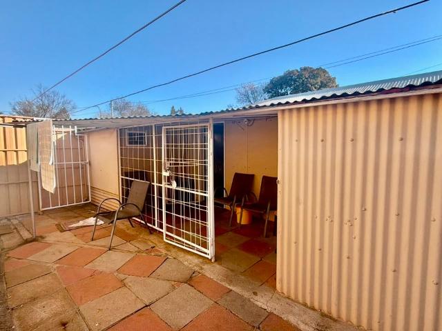 7 Bedroom House For Sale in Meiringspark