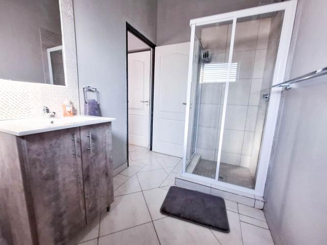 7 Bedroom House For Sale in Melodie