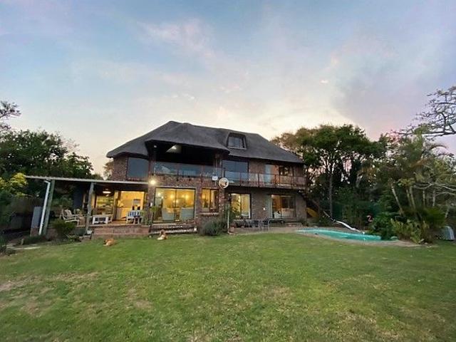 7 Bedroom House For Sale in Nahoon
