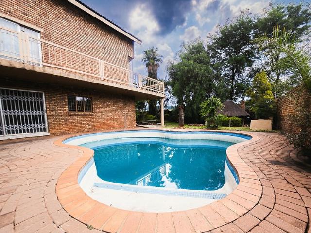 7 Bedroom House For Sale in Newlands