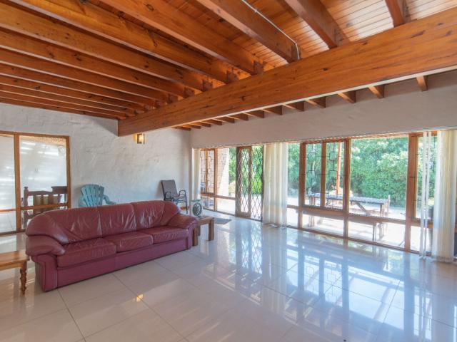7 Bedroom House For Sale in Summerstrand