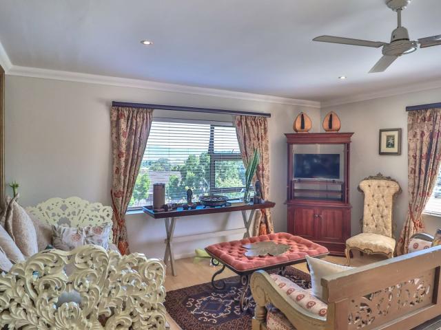 7 Bedroom House For Sale in Rexford