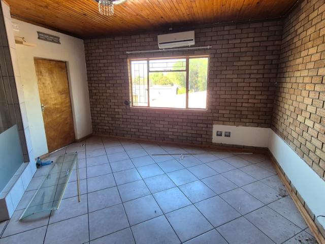 7 Bedroom House For Sale in Riebeeckstad