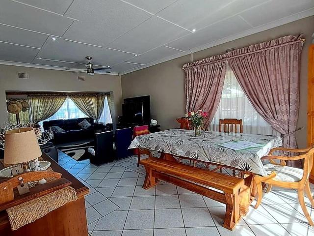 7 Bedroom House For Sale in Witpoortjie