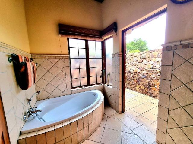 7 Bedroom House For Sale in Zebula Golf Estate