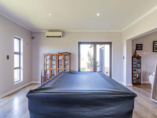 7 Bedroom House in Cornwall Hill