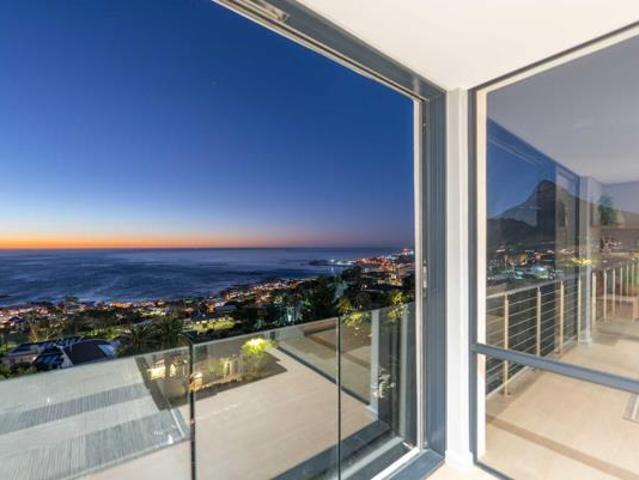 7 Bedroom House in Camps Bay