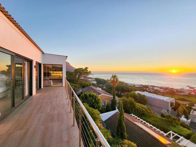 7 Bedroom House in Camps Bay