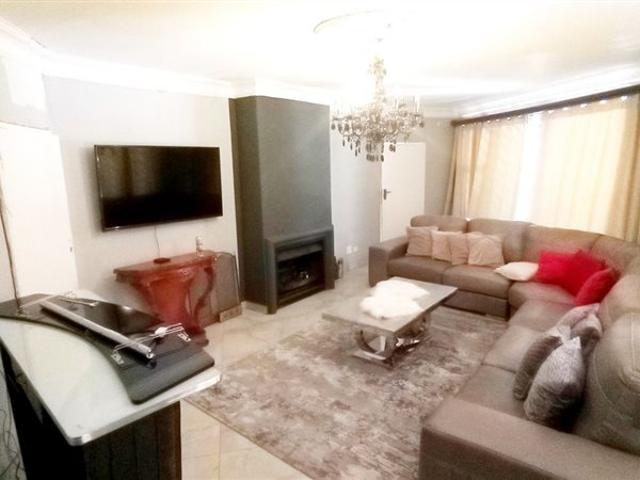 7 Bedroom House in Chartwell