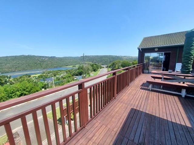 7 Bedroom House in Cintsa East