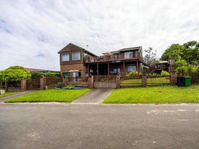 7 Bedroom House in Cintsa
