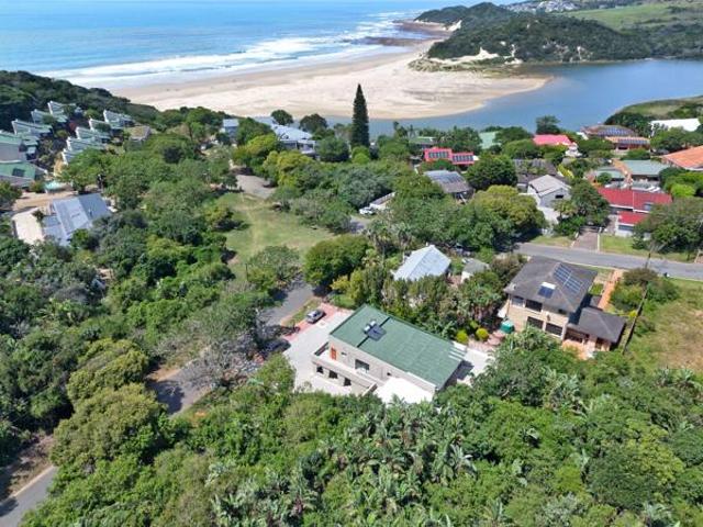 7 Bedroom House in Cintsa