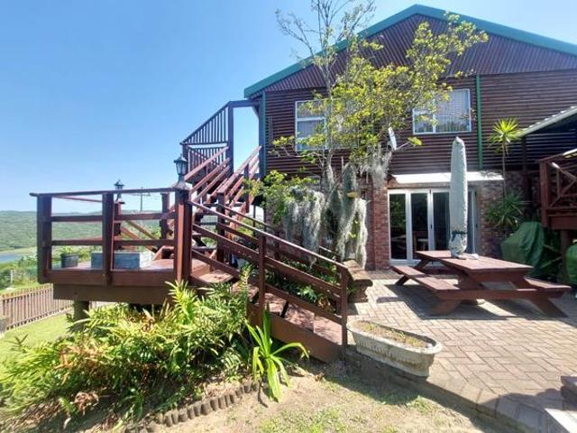 7 Bedroom House in Cintsa