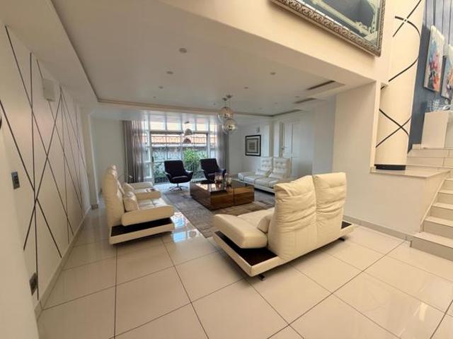 7 Bedroom House in Claudius