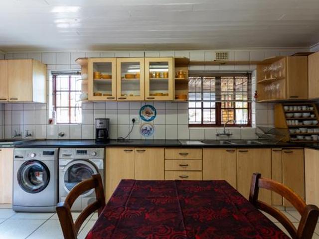 7 Bedroom House in Cloetesville