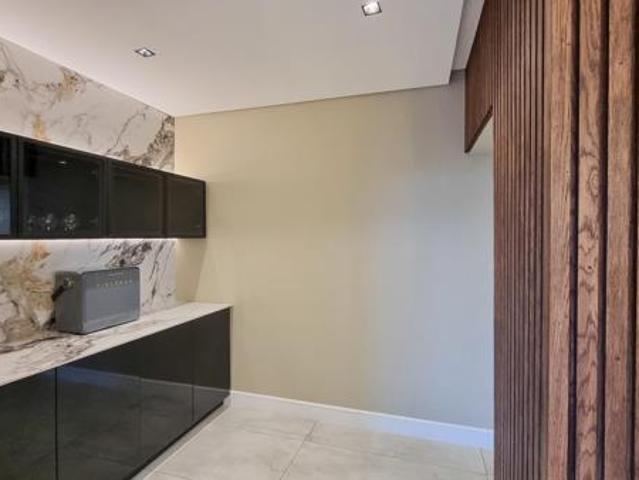 7 Bedroom House in Aerorand