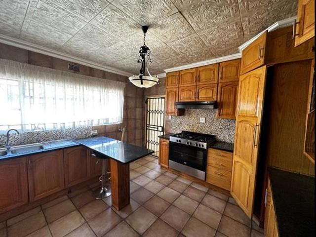 7 Bedroom House in Birchleigh