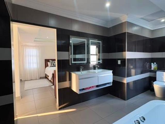 7 Bedroom House in Blue Valley Golf Estate