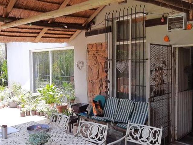 7 Bedroom House in Broederstroom