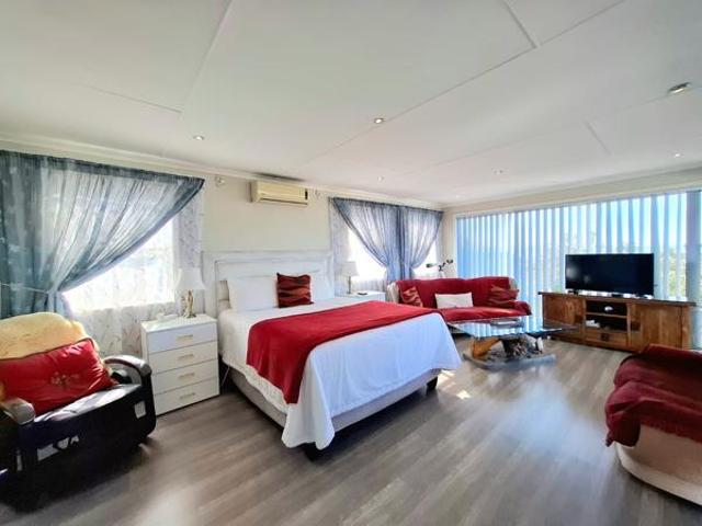 7 Bedroom House in Gonubie