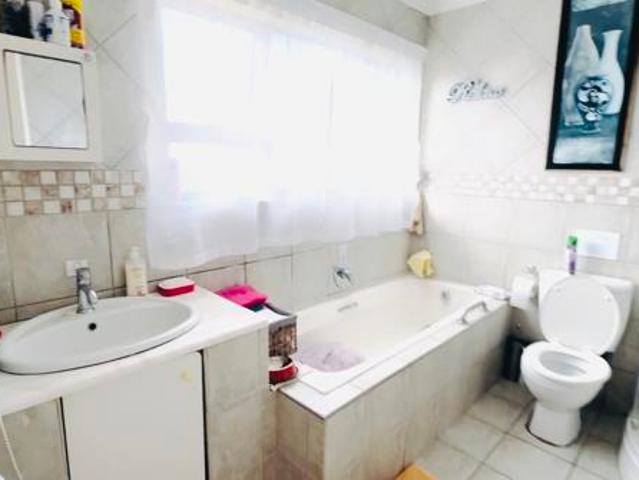 7 Bedroom House in Gonubie