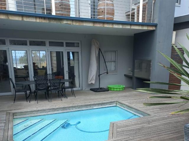 7 Bedroom House in Gonubie