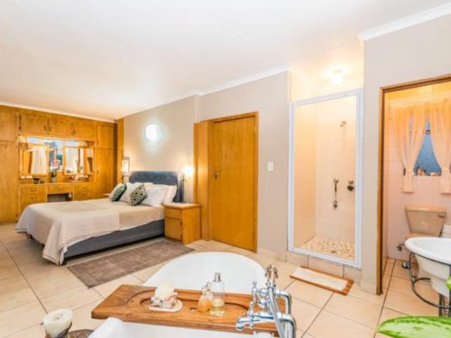 7 Bedroom House in Greenhills
