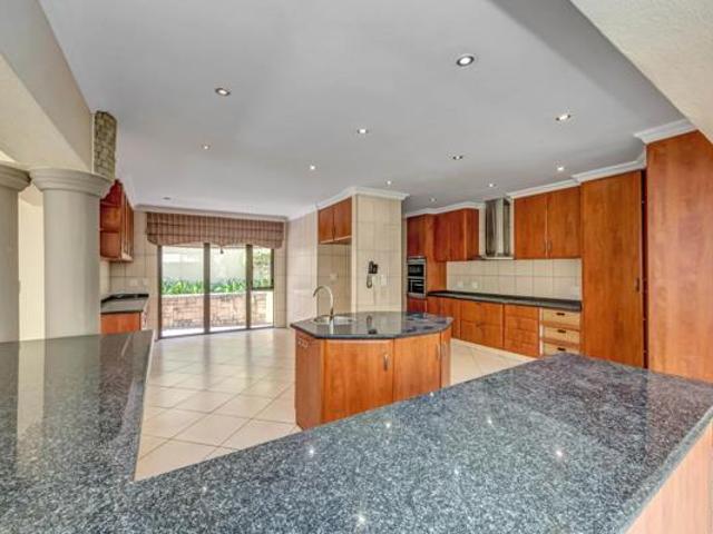 7 Bedroom House in Dainfern Golf Estate