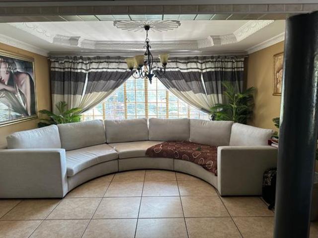 7 Bedroom House in Die Heuwel