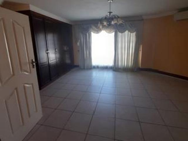7 Bedroom House in Die Heuwel