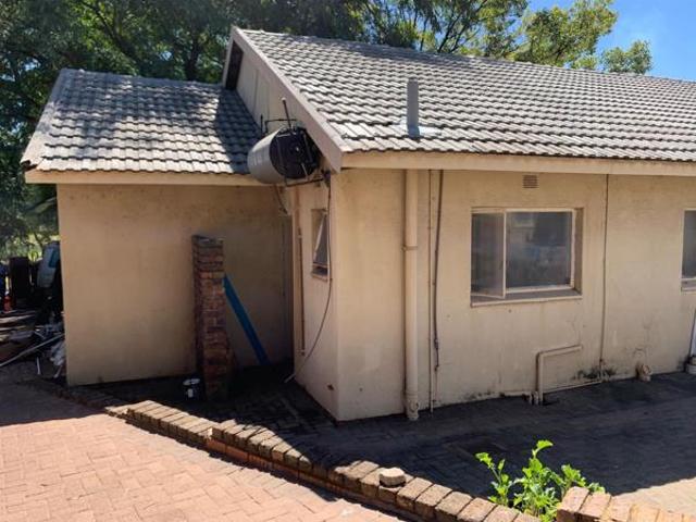 7 Bedroom House in Die Heuwel