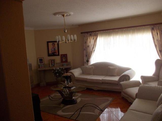 7 Bedroom House in Die Heuwel
