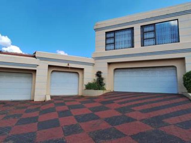 7 Bedroom House in Die Heuwel Ext 4