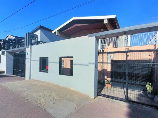 7 Bedroom House in Dube