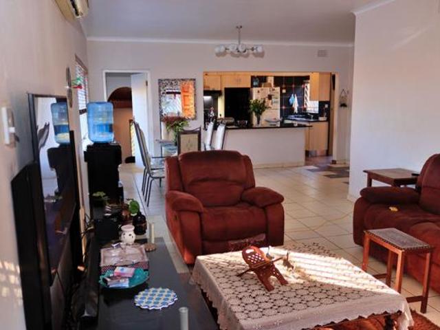 7 Bedroom House in Erasmia