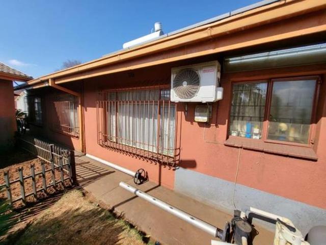 7 Bedroom House in Kookrus