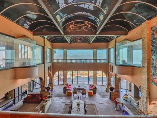 7 Bedroom House in Kosmos Ridge