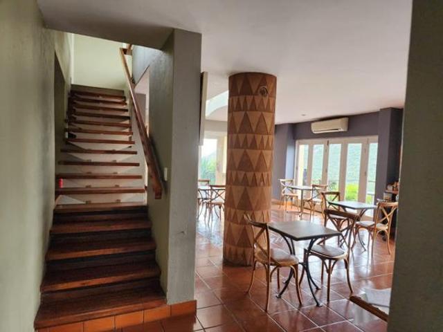 7 Bedroom House in Kosmos