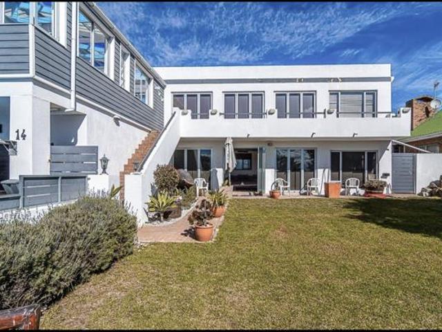 7 Bedroom House in Kleinbaai