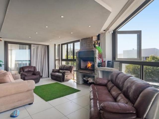 7 Bedroom House in Kleinmond
