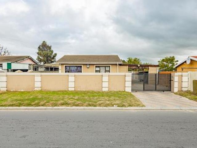 7 Bedroom House in Houghton Place