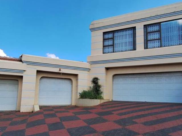 7 Bedroom House in Hoeveld Park