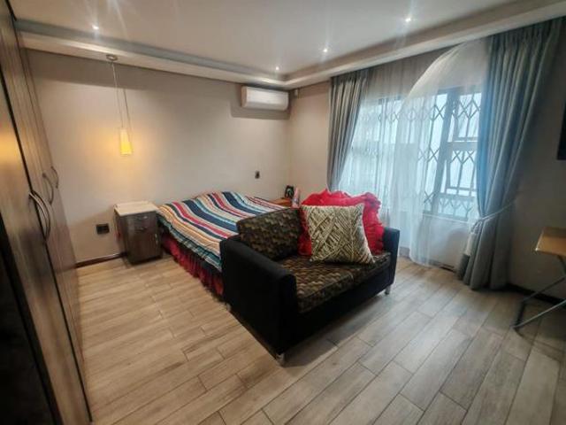 7 Bedroom House in Horison