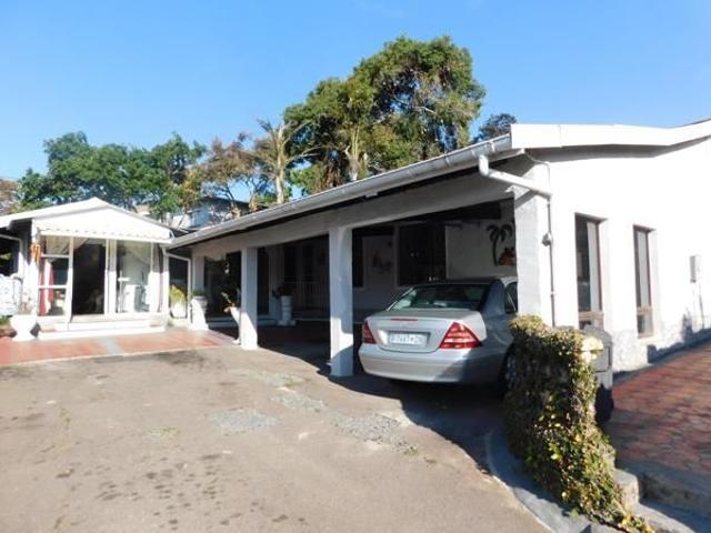 7 Bedroom House in Hillary