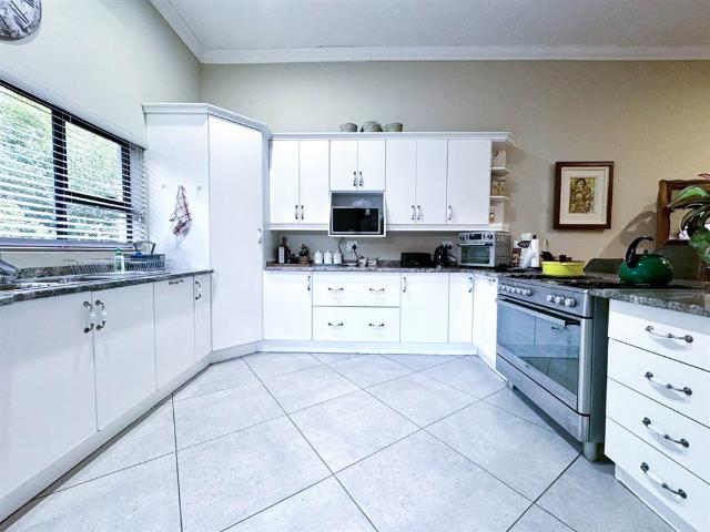 7 Bedroom House in Hutten Heights